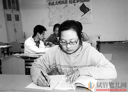 中國(guó)第一例“試管嬰兒”已經(jīng)33歲,她的現(xiàn)狀卻令人感...(自己做試管嬰兒的單親媽媽)人工授精(圖4) 中國(guó)第一例“試管嬰兒”已經(jīng)33歲,她的現(xiàn)狀卻令人驚訝(圖4)