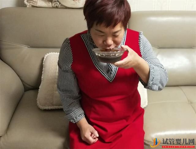 50歲高齡做試管嬰兒執意要3胎,并說“北京有4套房”,你咋看?(圖1) 50歲高齡做試管嬰兒執意要3胎,并說“北京有4套房”,你咋看?(圖1)
