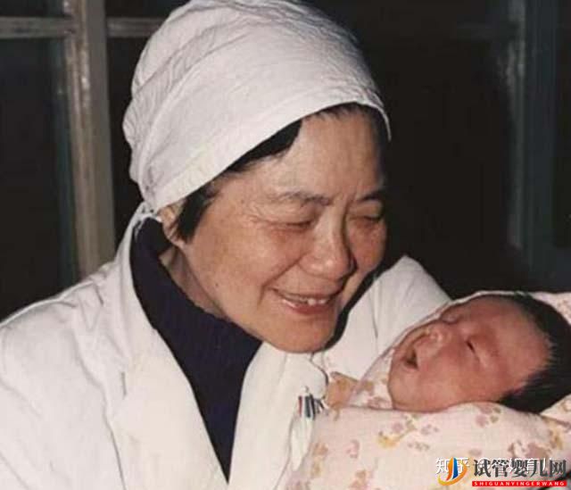 國(guó)內(nèi)首例“試管嬰兒”,如今已32歲,生活狀況在眾人...(圖1)