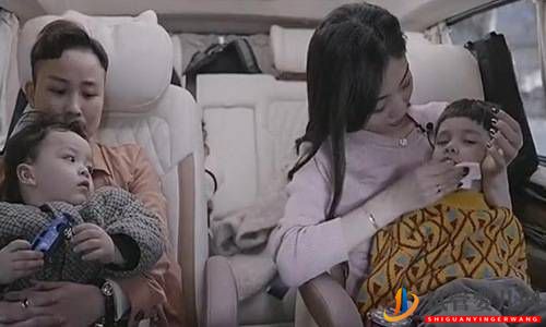 美女模特試管生下3混血兒李雪珂?zhèn)€人資料結(jié)婚沒老公是誰(圖1)