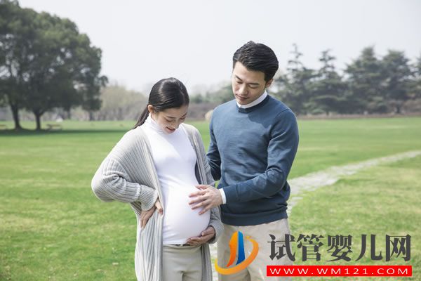 25歲小伙愛(ài)上48歲阿姨,為了愛(ài)情她做了四次試管嬰兒(圖1)