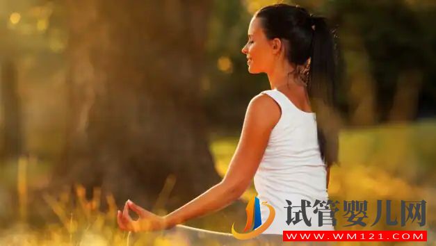 冬天來(lái)了！這7個(gè)瑜伽姿勢(shì)來(lái)緩解僵硬并提高靈活性(圖2)
