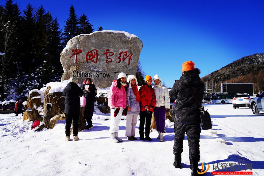 “雪”迎八方客 中國(guó)雪鄉(xiāng)景區(qū)正式開園(圖1)